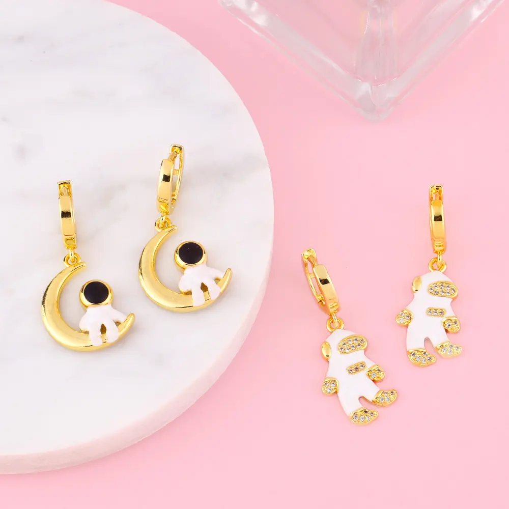 Neue Emaille kupfer beschichtete 18 Karat Gold Ohrringe Astronaut Roboter Charm Muster Ohrringe Modeschmuck Fabrik Großhandel