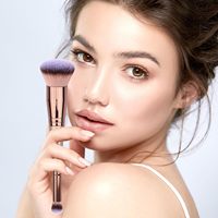 Pinceau de maquillage Premium Luxe à double extrémité pour fond de teint et correcteur avec manche en aluminium pour l'application du visage et de l'eyeliner