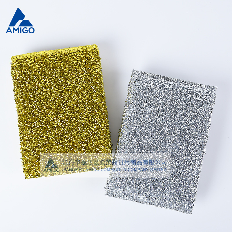 Une pièce de couleur or (non emballée)