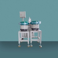 Machine d'assemblage automatique pour pièces de quincaillerie, vis et rondelles