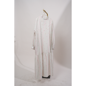 Robe longue en mousseline de soie pour femme avec motif à pois, manches longues, col rond, coupe ample, décontractée, avec volants superposés, toutes saisons - Product Image 1