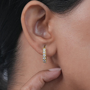 Elegantes Pendientes de Aro con Moissanita VVS GRA, Chapados en Oro de 14K sobre Cobre, Ideales para Damas, Estilo Casual y de Oficina - Product Image 5