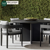 Mobilier d'extérieur de conception moderne, ensemble table et chaises en métal pour la salle à manger, adapté aux hôtels et aux restaurants