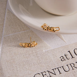 Boucles <span class=keywords><strong>d</strong></span>'oreilles J & <span class=keywords><strong>D</strong></span> Retro Animal Boucles <span class=keywords><strong>d</strong></span>'oreilles en acier inoxydable plaqué <span class=keywords><strong>or</strong></span> 18 carats avec strass blanc huilé Animal léopard <span class=keywords><strong>noir</strong></span> - Product Image 5