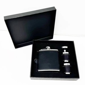 Envío Gratis en EE. UU. Set de Regalo de Botella de Acero Inoxidable con Revestimiento Exterior Gris de 6oz y Interior Negro, Personalizable con Láser, para Hombres, Papá - Product Image 6