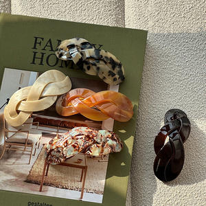 Qijin ปิ่นปักผมถักสไตล์ฝรั่งเศสใหม่โลโก้ตามสั่งเครื่องประดับแฟชั่นหรูหราสำหรับผู้หญิงขายส่ง - Product Image 2