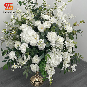 Arrangement de mariage lisse de qualité supérieure centres de table de fleurs en soie fleurs de rose blanche centres de table avec feuilles de verdure - Product Image 1