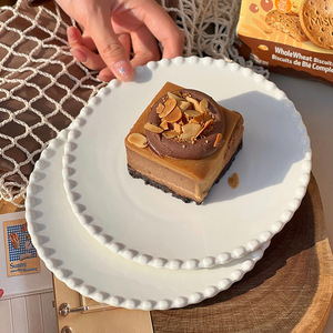 Assiette en céramique blanche à bordure perlée, 7,5 pouces, plat à dessert, plat à gâteau, passe au micro-ondes, passe au lave-vaisselle, vaisselle occidentale ronde - Product Image 3