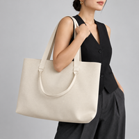 Sac à bandoulière en tricot pour usage quotidien, avec logo personnalisé et poignées courtes, pour les détaillants de mode et les collections d'accessoires féminins