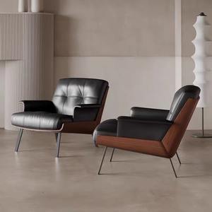 Sillón de Diseño Moderno de Mediados de Siglo con Tapicería de Cuero y Estructura de Madera de Nogal para Hotel, Hogar u Oficina - Product Image 3