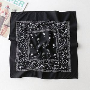 Écharpe imprimée pour femme, motifs audacieux et colorés, tombé fluide et doux, idéale pour offrir ou pour usage personnel - Product Image 5