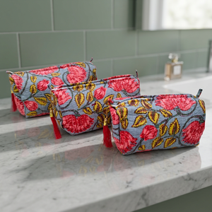 Ensemble de trousses de toilette en coton matelassé à pois rouges - Cadeau de mariage et organiseur de cosmétiques audacieux et accrocheur - Product Image 2