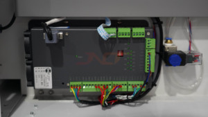 Machine <span class=keywords><strong>de</strong></span> nettoyage laser 1500W 220V ±10%, 50HZ, décapant <span class=keywords><strong>de</strong></span> peinture pour le nettoyage des graffitis laser, du <span class=keywords><strong>ciment</strong></span> et <span class=keywords><strong>de</strong></span> la rouille - Product Image 5