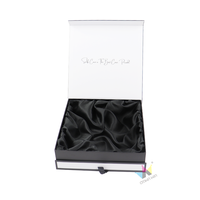 Papier au design de luxe, tissu soyeux noir à l'intérieur du coffret cadeau avec couvercle magnétique, boîte à ruban en papier rigide noir pour expédition