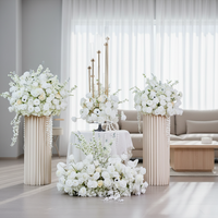 Künstliche Seidenblumen für Hochzeiten: Maiglöckchen und Rosen als Bodenstehende Blumenarrangements, Hochzeitsdekoration und Foto-Hintergründe