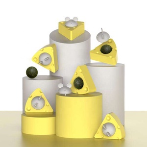 360 °   Juguete Masticable Giratorio para Gatos <span class=keywords><strong>de</strong></span> Interior, Diseño <span class=keywords><strong>de</strong></span> Queso con Forma <span class=keywords><strong>de</strong></span> Ratón, para el Cuidado Dental, Montado en la Pared - Product Image 3