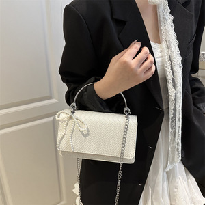Sac à main femme vintage en PU tissé et gaufré, style européen et américain, avec nœud, bandoulière/porte-épaule, <span class=keywords><strong>pas</strong></span> <span class=keywords><strong>cher</strong></span>, nouveauté 2025 - Product Image 4