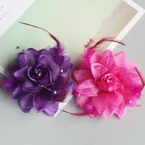 Fermaglio per <span class=keywords><strong>Capelli</strong></span> Grande da 13 cm con Fiore di Seta, Piume e Glitter - Dolce Accessorio Floreale per Matrimoni, Feste ed Eventi - Product Image 5