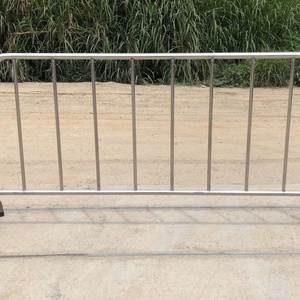 Barrière de sécurité en acier inoxydable de 1000 mm pour le contrôle des foules lors d'événements, classe IP65, réfléchissante, utilisée dans la gestion du trafic - Product Image 4