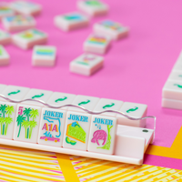 Ubin Akrilik Mahjong Amerika Warna Pink Ceria dengan Cetakan Neon Tropis Set Premium dengan Desain Flamingo dan Pohon Palem, Ubin Bertema Musim Panas