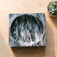 Plateau à thé carré en marbre gris argenté de luxe pour maisons modernes, hôtels de luxe et décoration de table basse.