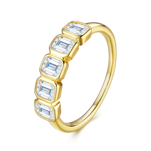 Anillo <span class=keywords><strong>de</strong></span> Eternidad Apilable <span class=keywords><strong>de</strong></span> Lujo para Mujer, con Moissanita <span class=keywords><strong>de</strong></span> <span class=keywords><strong>Plata</strong></span> <span class=keywords><strong>de</strong></span> Ley S925 Bañada <span class=keywords><strong>en</strong></span> <span class=keywords><strong>Oro</strong></span>, con Corte Esmeralda y Engaste <span class=keywords><strong>de</strong></span> 5 Piedras <span class=keywords><strong>en</strong></span> Bisel - Product Image 1