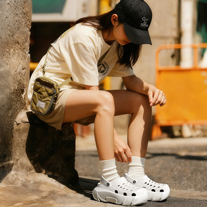 Zapatos Crocs Inmpea Negros de Verano, Zuecos Impermeables para Exteriores, Unisex para Hombre y Mujer - Product Image 4