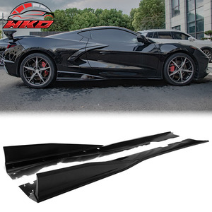 Faldones Laterales Estilo IKON V1 en Negro Brillante para Chevy Corvette C8 2020-2026 - Product Image 1