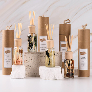 Vente en gros d'arômes en verre de luxe de 50ml pour diffuseur de roseaux <span class=keywords><strong>bouteille</strong></span> avec fleurs diffuseur de fleurs d'herbier de haute qualité à bas quantité minimale de commande - Product Image 1