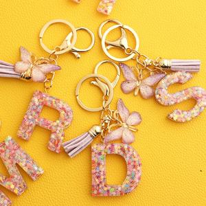 พวงกุญแจตัวอักษรแฟชั่นอะคริลิคพร้อมจี้สีชมพูหิมะที่เติมเต็ม26ตัวอักษรพวงกุญแจตัวอักษรเรซิ่นสำหรับกระเป๋าเงินผู้หญิง - Product Image 5