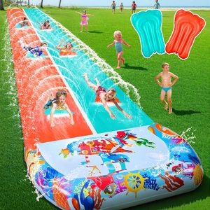 Toboggan aquatique à double voie avec imprimé océan, arroseur et matelas de chute pour le plaisir des enfants dans la cour - Product Image 1