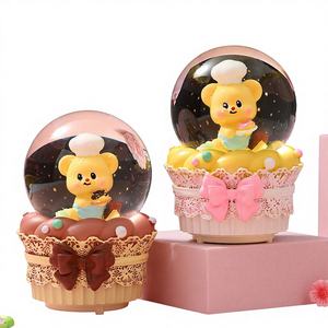 Divers Ornements Créatifs Populaires pour Bureau : Ours en Résine et Boules de Cristal, Design Mignon de Dessin Animé, Cadeaux d'Anniversaire pour Enfants - Product Image 1