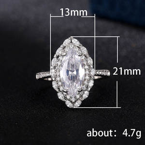 Anello F1795 con Diamante Naturale Taglio Ovale, Stile Classico di Fidanzamento per Donne, Montatura Halo in Oro Bianco 18K - Product Image 5