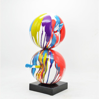 Sculpture en résine peinte à la main, ballon graffiti coloré de dessin animé, ornement de bureau à domicile, décoration moderne, vente en gros