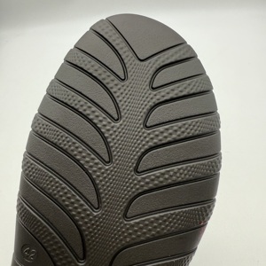 Suela para Sandalias y Pantuflas de Diseño Nuevo de Huadong, Suela de PU de Buena Calidad para Hombre, Suela Cosida - Product Image 3
