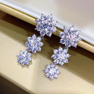 Orecchini Pendenti con Zirconi a Forma di Aureola Floreale, Classici per Fidanzamento, per Donne, Tono Argento, Eleganti Gioielli alla Moda - Product Image 1