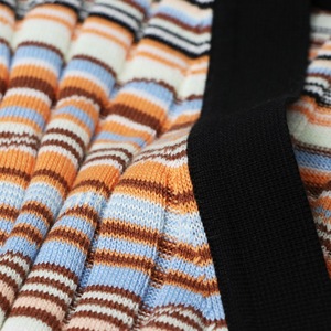 เสื้อคาร์ดิแกนไหมพรมลายทางแขนยาวคอวีสำหรับผู้หญิงแบบขายส่งสั่งทำได้, เสื้อสเวตเตอร์ติดกระดุม, เสื้อคลุมลำลองสำหรับผู้หญิง - Product Image 4