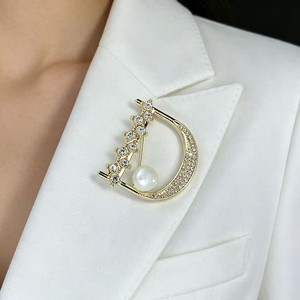 Broche chapado en oro con forma de luna, con diamantes de imitación de cristal y perlas de imitación, joyería de moda para mujer, accesorio para fiesta de boda - Product Image 2