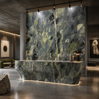 Grande dalle de marbre vert paon naturel poli pour plan de travail de cuisine, meuble-lavabo de salle de bain, revêtement mural et revêtement de sol