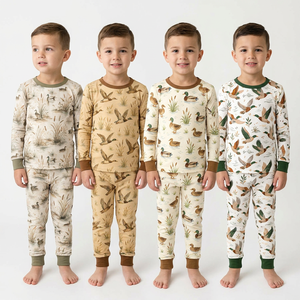 Ensemble pyjama 2 pièces à manches longues en coton biologique décontracté pour garçons avec imprimé canard mallard - Product Image 1