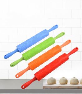 Custom Wholesales Bakery Pastry Tools Non-Stick Dough Roller Silicone With Plastic Handle Christmas Pattern <b>Rolling</b> <b>Pin</b> - Product Image 4