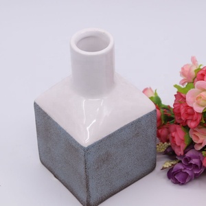Vase en céramique moderne bicolore avec motif géométrique en relief, <span class=keywords><strong>pot</strong></span> à fleurs décoratif en porcelaine pour la décoration <span class=keywords><strong>de</strong></span> la maison et des hôtels, vente en gros - Product Image 6