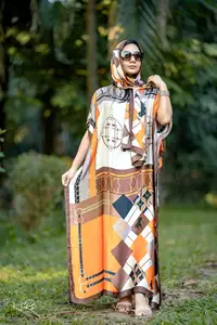 निर्माता महिलाओं फैशन रेशम मुद्रित कपड़े गाउन लक्जरी डिजाइनर रेशम दुपट्टा अफ्रीकी महिलाओं ढीला रेशम के साथ वस्त्र गाउन
