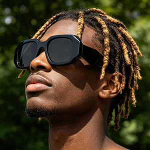 Gafas de Sol Modernas Negras con Logotipo Personalizado, Montura Geométrica Rectangular de Acetato, Protección UV400 para Mujer, Moda Urbana Diaria - Product Image 2