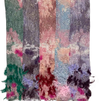Tissu en dentelle à paillettes ombrées lourdes avec franges florales stéréo et plumes mélangées pour robe de gala de luxe