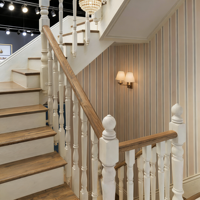 Escaliers en colimaçon de haute qualité, garde-corps en verre, design moderne, acier, bois, pierre naturelle, écologique, installation en DIY pour hôtel