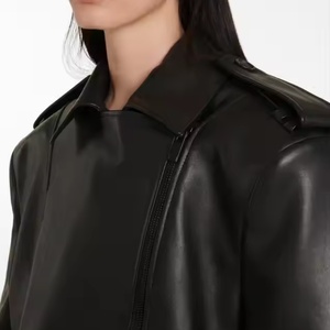 Nueva Llegada, Ropa de Cuero de Alta Calidad, Chaqueta Holgada de Color Sólido Estilo Motociclista para Mujer, Conjunto de Cuero con Pantalones Cortos de Cintura Alta - Product Image 4