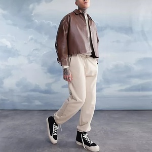 Blouson coupe-vent sur mesure de haute qualité avec boutons-pression, en similicuir marron extrêmement ample et court pour homme - Product Image 3