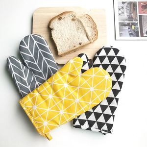 Gants de cuisine isolants en coton et lin à pois, résistants aux hautes températures pour four, micro-ondes et barbecue – Offre Spéciale - Product Image 1