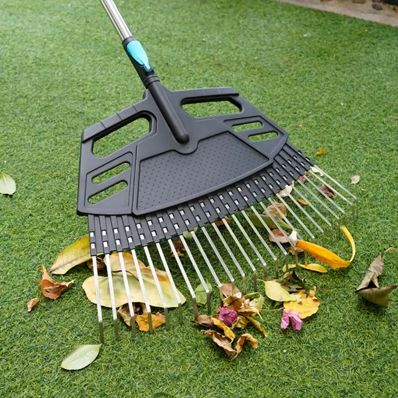 Râteau de jardin à feuilles d'herbe de pelouse de ferme réglable extensible en usine râteau à main de gazon en acier et en plastique pour usage agricole